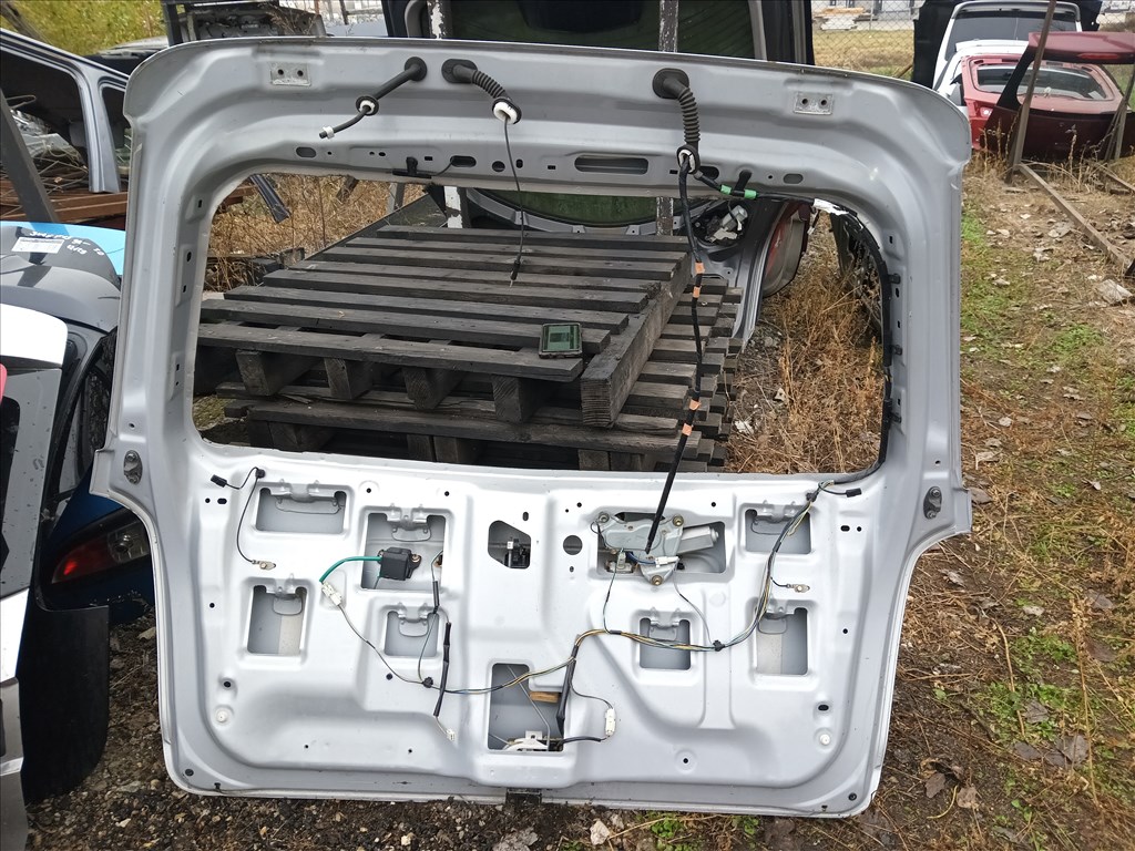 Mazda MPV ii. LW csomagtérajtó  2. kép