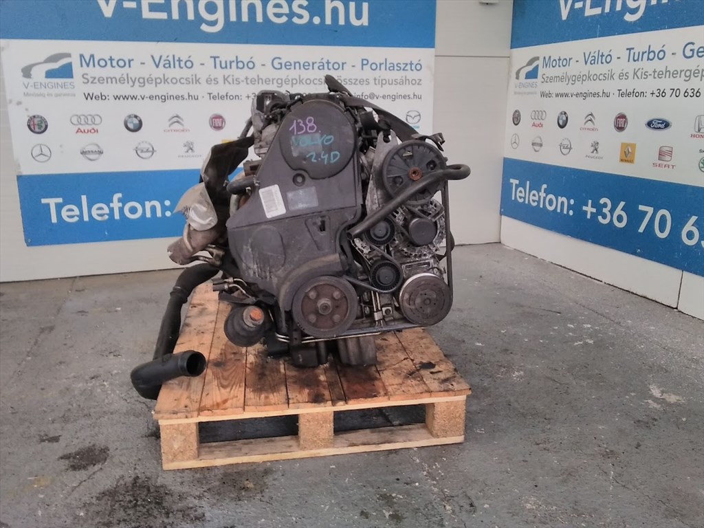 Volvo D5244T bontott motor  1. kép