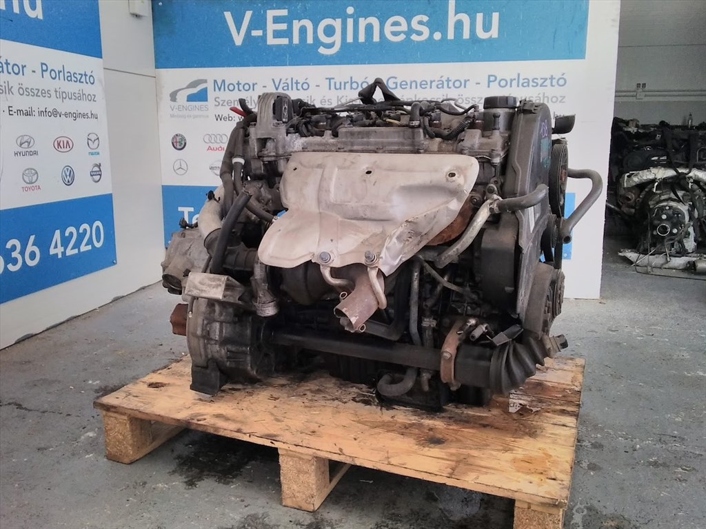Volvo D5244T bontott motor  2. kép