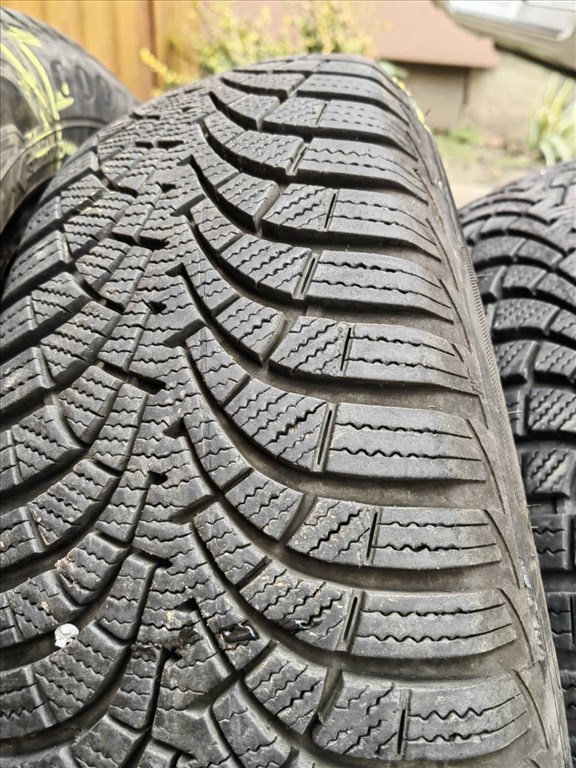  195/65R15" újszerű Goodyear téli gumi  1. kép