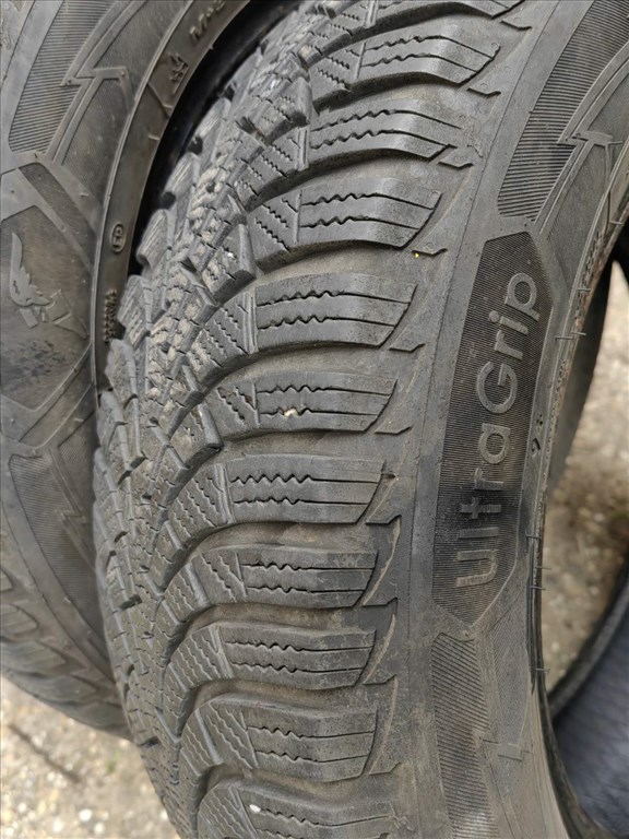  195/65R15" újszerű Goodyear téli gumi  4. kép