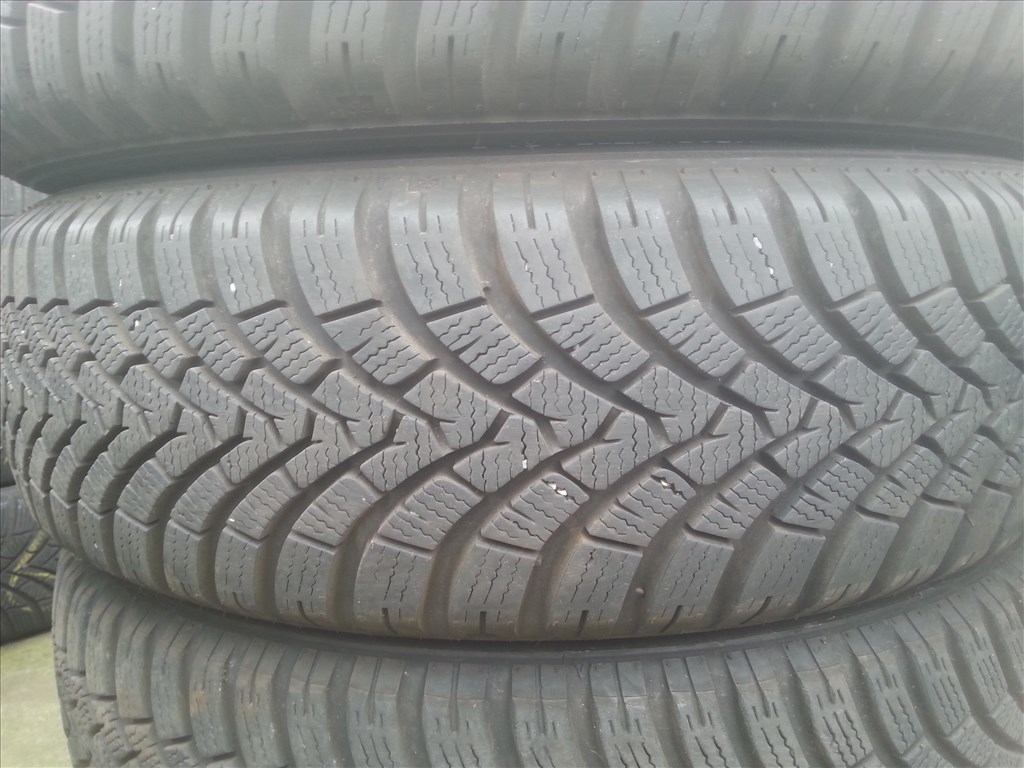  175/65R15 Falken újszerű 7,5 mm-es téli gumi 2. kép