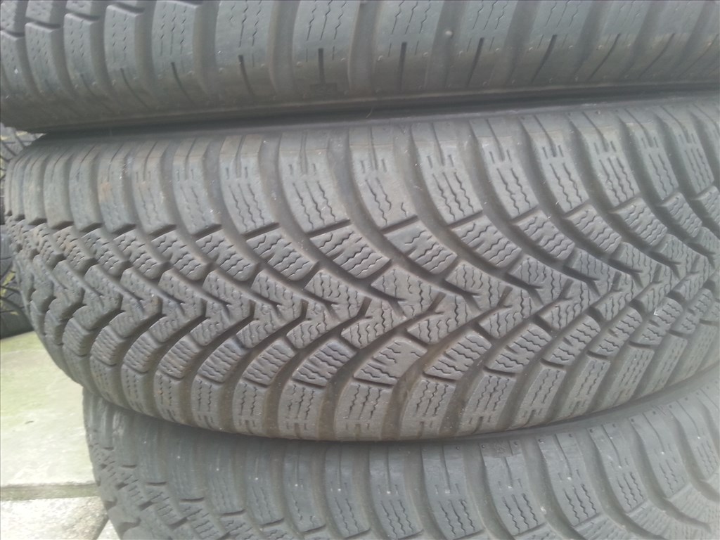  175/65R15 Falken újszerű 7,5 mm-es téli gumi 3. kép