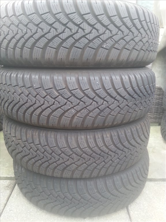  175/65R15 Falken újszerű 7,5 mm-es téli gumi 5. kép