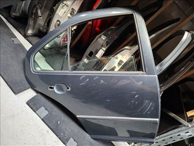 Volkswagen Bora jobb hátsó ajtó, króm díszléces LC7V (25939)