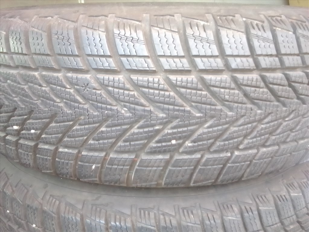  195/65R15 Goodyear újszerű téli gumi garnitúra 1. kép
