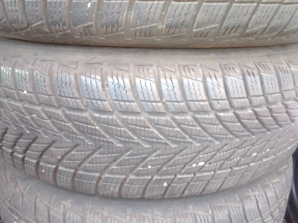  195/65R15 Goodyear újszerű téli gumi garnitúra 2. kép