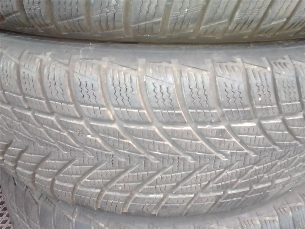  195/65R15 Goodyear újszerű téli gumi garnitúra 3. kép