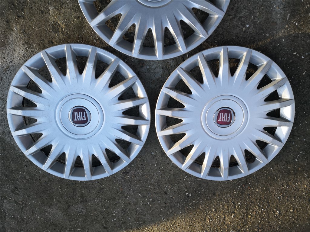 Fiat 15-ös gyári dísztárcsa 2db 2. kép