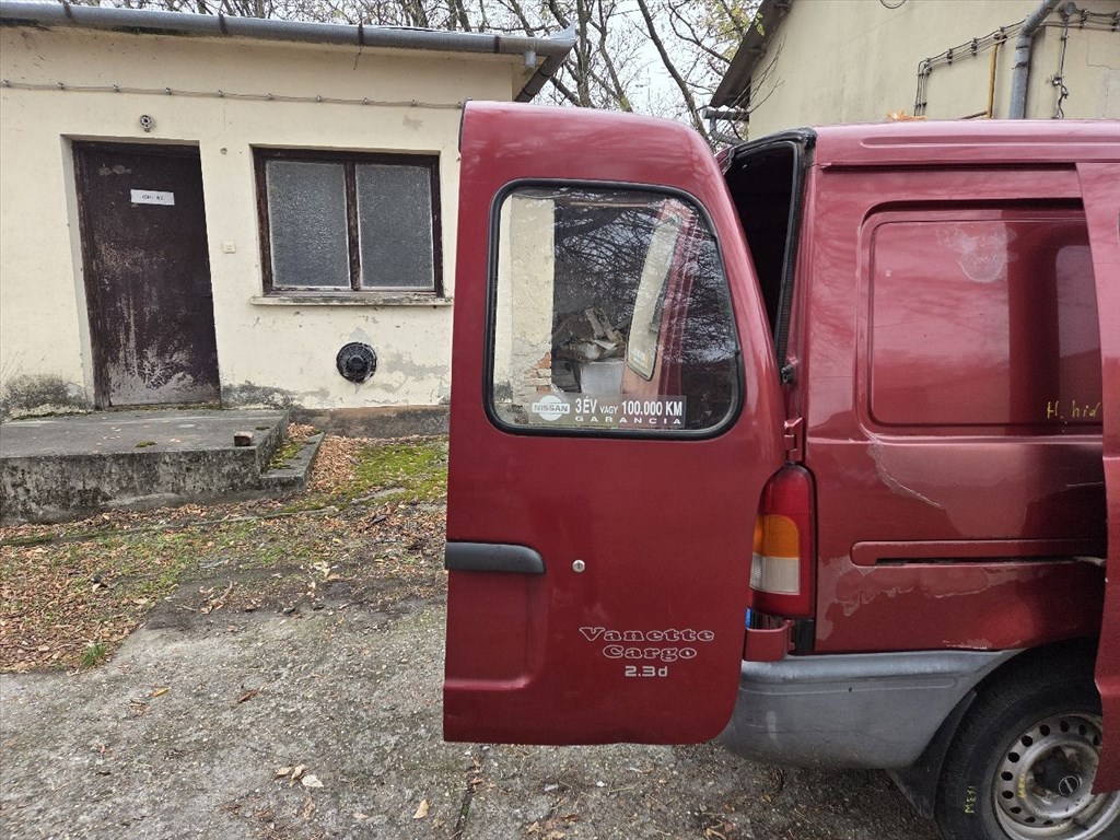 Nissan Vanette III CSOMAGTÉR ajtó  3. kép