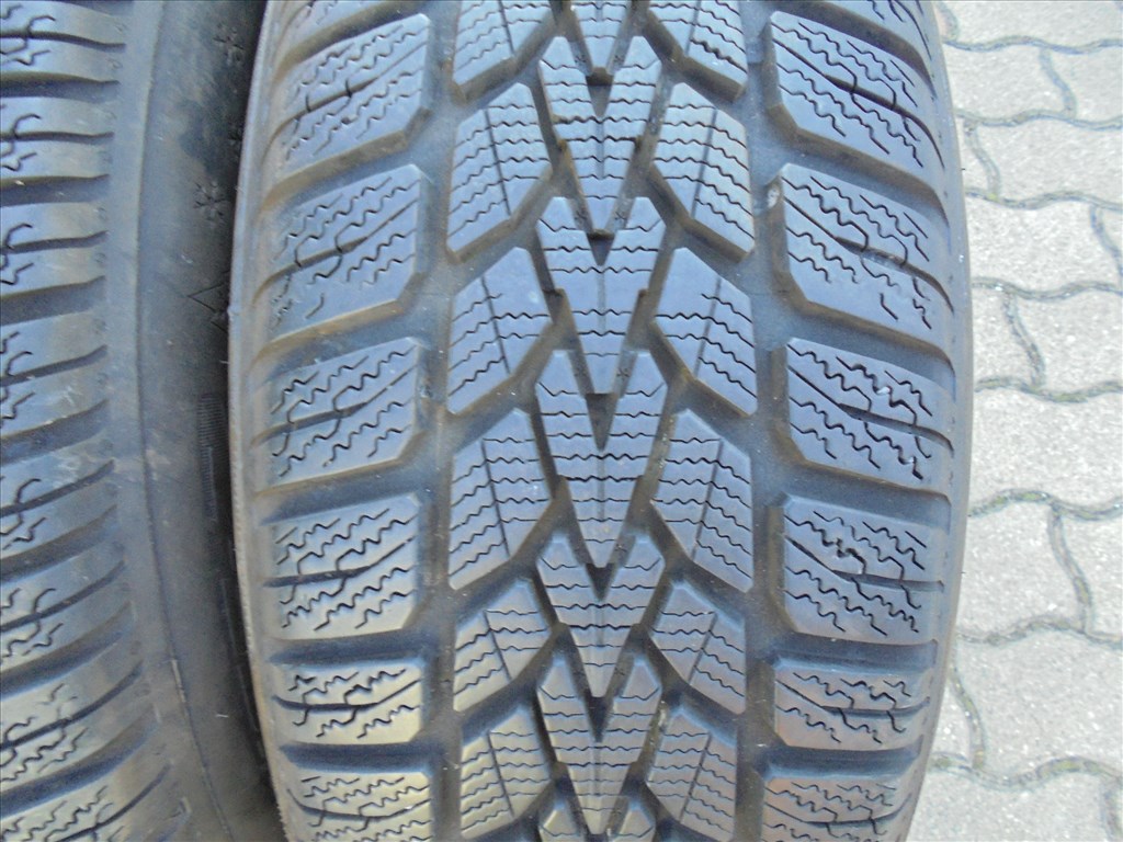 195/60 R 16-os 2023-as Dunlop téli gumi szinte új eladó 2. kép