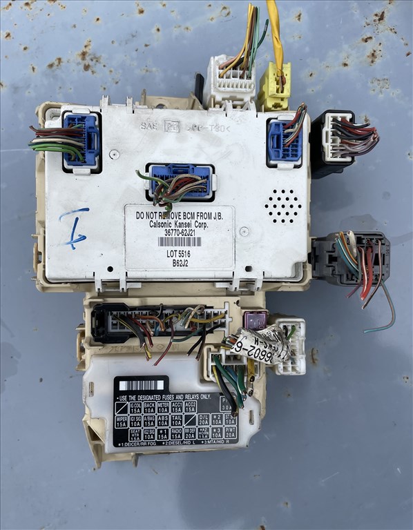 Suzuki swift BCM, karosszéria modul 2007 3677062j21 1. kép