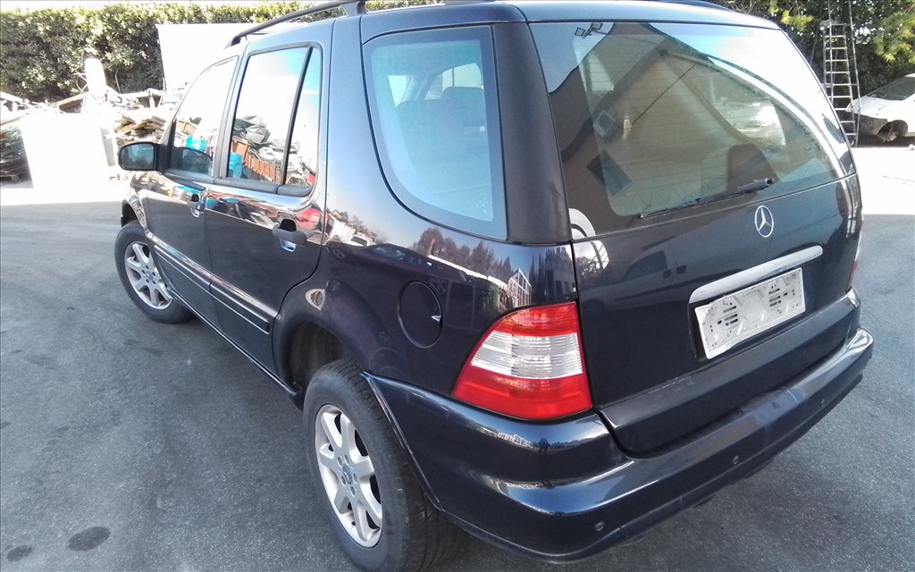 Mercedes ML 270 (W163) bontott alkatrészei 3. kép