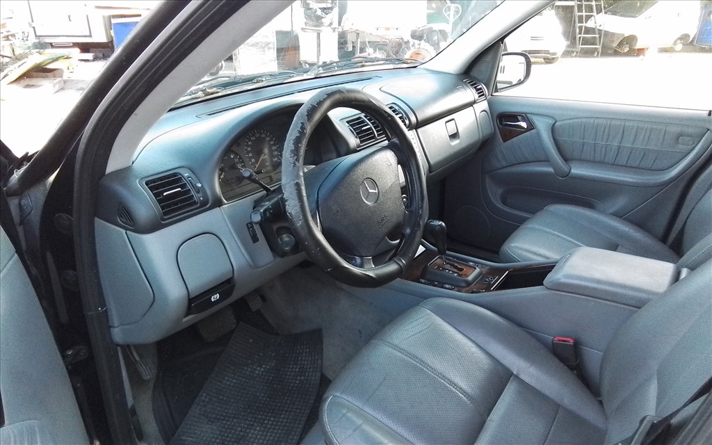 Mercedes ML 270 (W163) bontott alkatrészei 9. kép