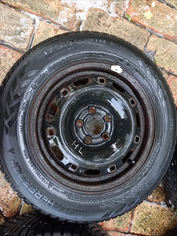  Ibiza fabia polo 5x100 lyukosztású 14" használt lemezfelni, rajta 175/70r14 téli gumi  2. kép