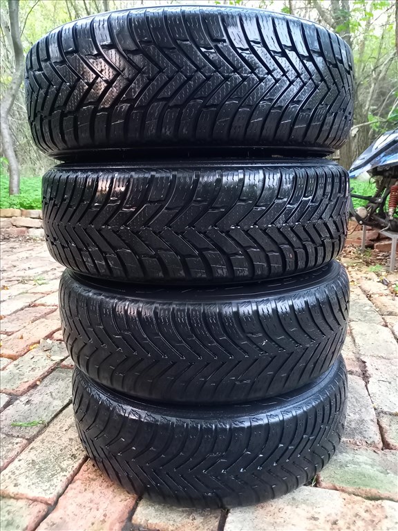  Ibiza fabia polo 5x100 lyukosztású 14" használt lemezfelni, rajta 175/70r14 téli gumi  3. kép