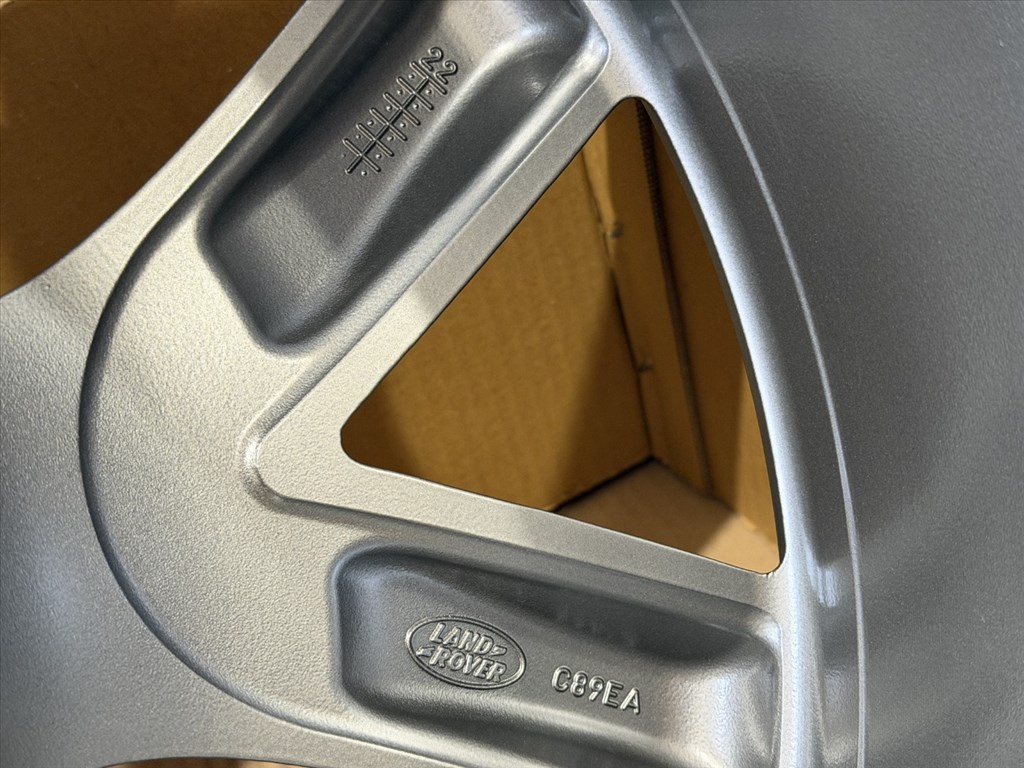 R22 Original Land Rover 9.5J ET42.5 - N9X2-GB SDG-FM 1db alufelni felni 4. kép