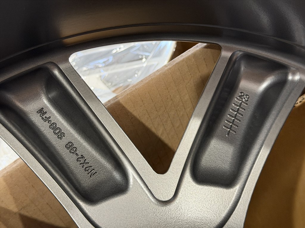 R22 Original Land Rover 9.5J ET42.5 - N9X2-GB SDG-FM 1db alufelni felni 5. kép