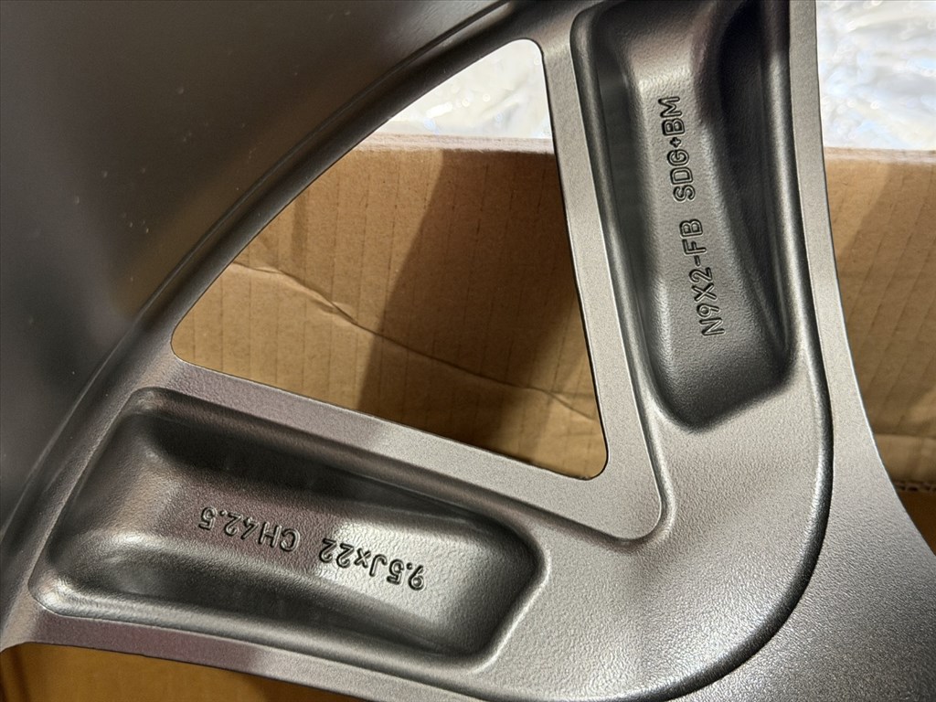 R22 Original Land Rover 9.5J ET42.5 - N9X2-GB SDG-FM 1db alufelni felni 6. kép