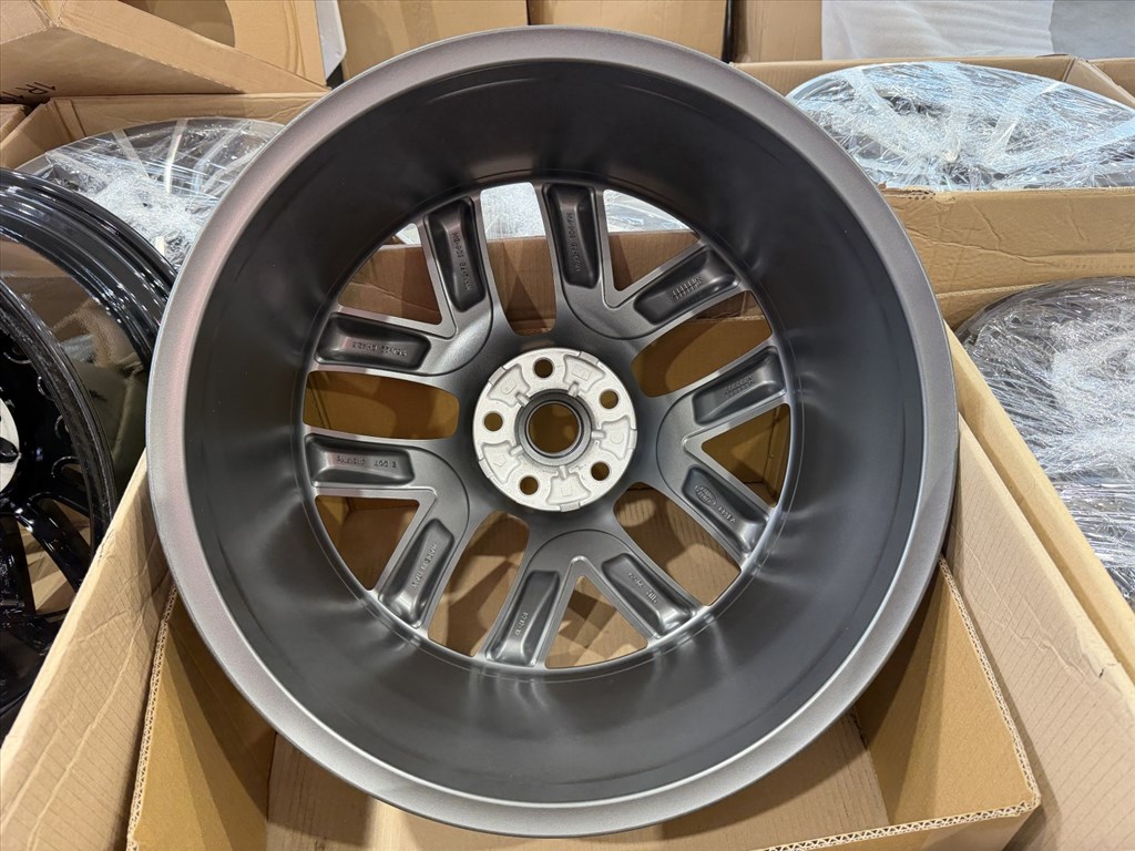 R22 Original Land Rover 9.5J ET42.5 - N9X2-GB SDG-FM 1db alufelni felni 7. kép