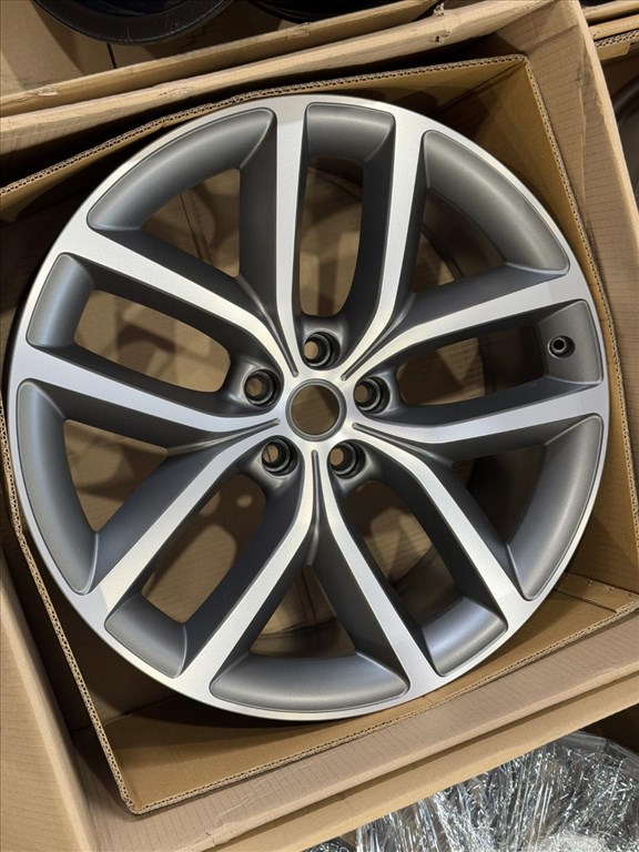 R22 Original Land Rover 9.5J ET42.5 - N9X2-GB SDG-FM 1db alufelni felni 9. kép