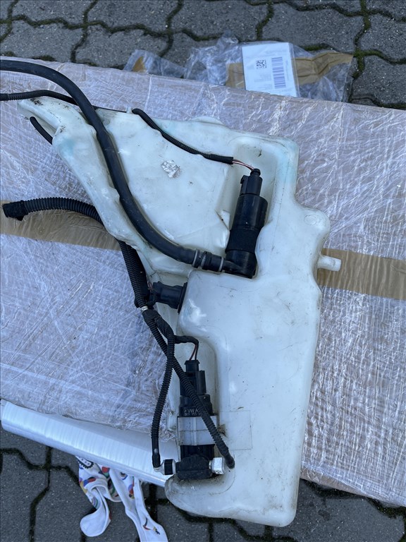 Audi A5 (B8 - 8T), Audi A4 (B8 - 8K) ablakmosó folyadék tartály  8t0955453c 2. kép