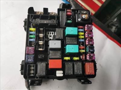 Honda CR-V II 2.2i-CDTi HONDA CR-V Biztosítéktábla Motortér 