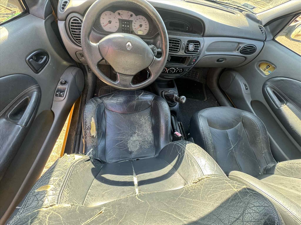 Renault Mégane coupé 1.6 -K4MA-  bontott alkatrészei 4. kép