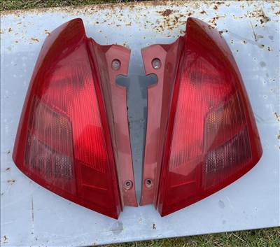 Suzuki swift bal, jobb hátsó lámpa Párban! 2007