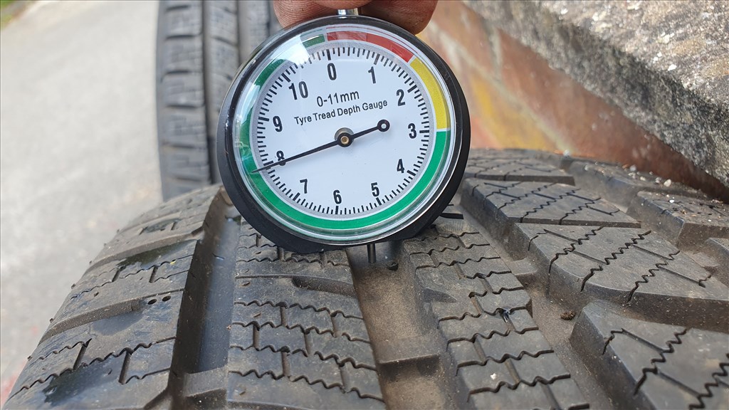  5x115 lyukosztású 16" újszerű Dezent alufelni, rajta 215/70 újszerű Nankang téli gumi gumi  3. kép