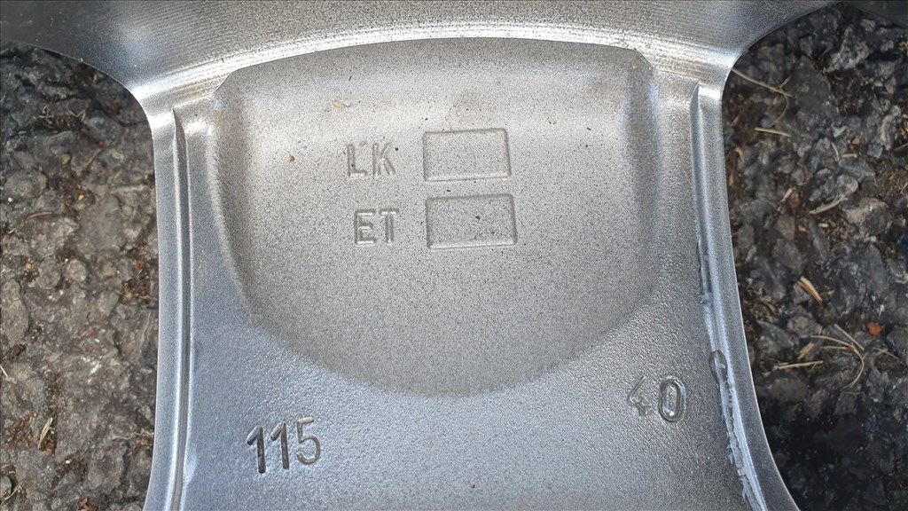  5x115 lyukosztású 16" újszerű Dezent alufelni, rajta 215/70 újszerű Nankang téli gumi gumi  8. kép