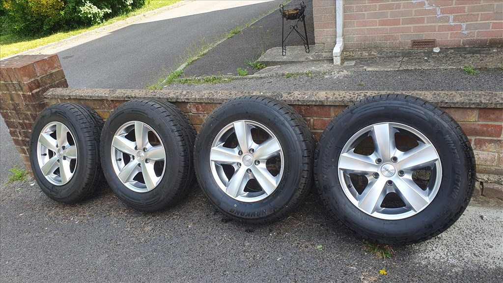  5x115 lyukosztású 16" újszerű Dezent alufelni, rajta 215/70 újszerű Nankang téli gumi gumi  11. kép