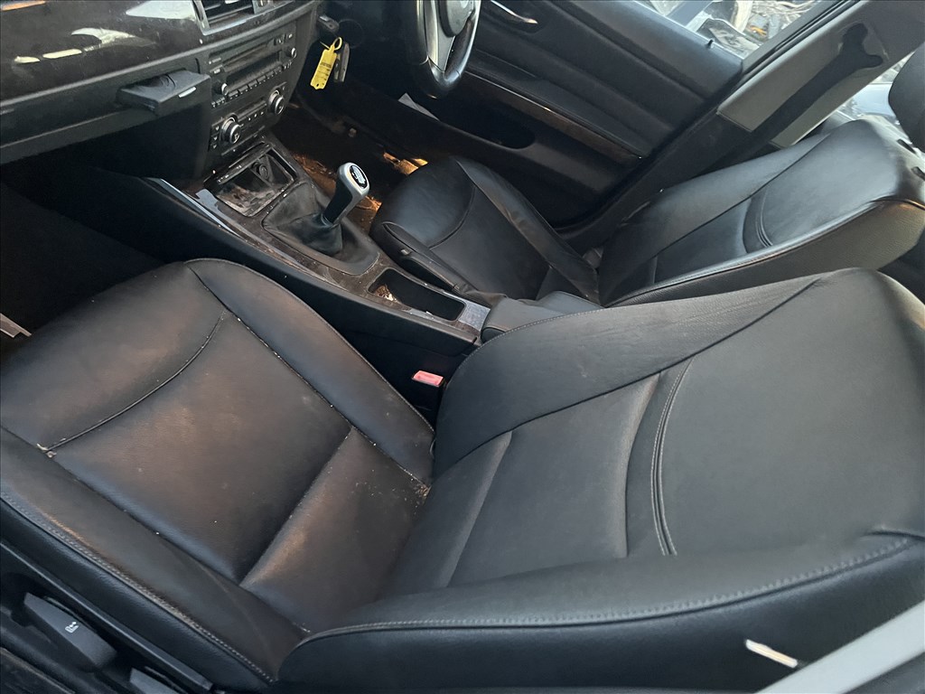 BMW 318 (E90, E91, E92, E93) bontott alkatrészei 2. kép