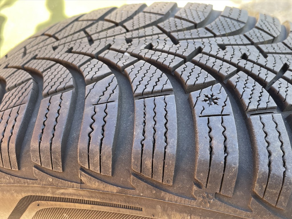  195/5516" használt Goodyear téli gumi gumi 1. kép