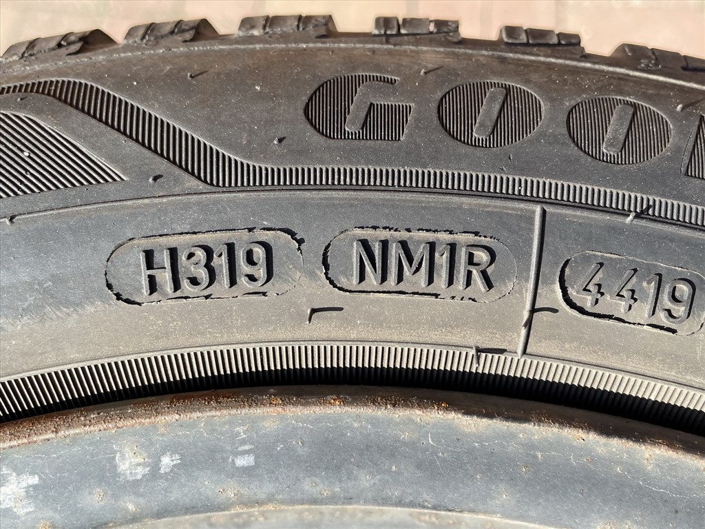 195/5516" használt Goodyear téli gumi gumi 5. kép