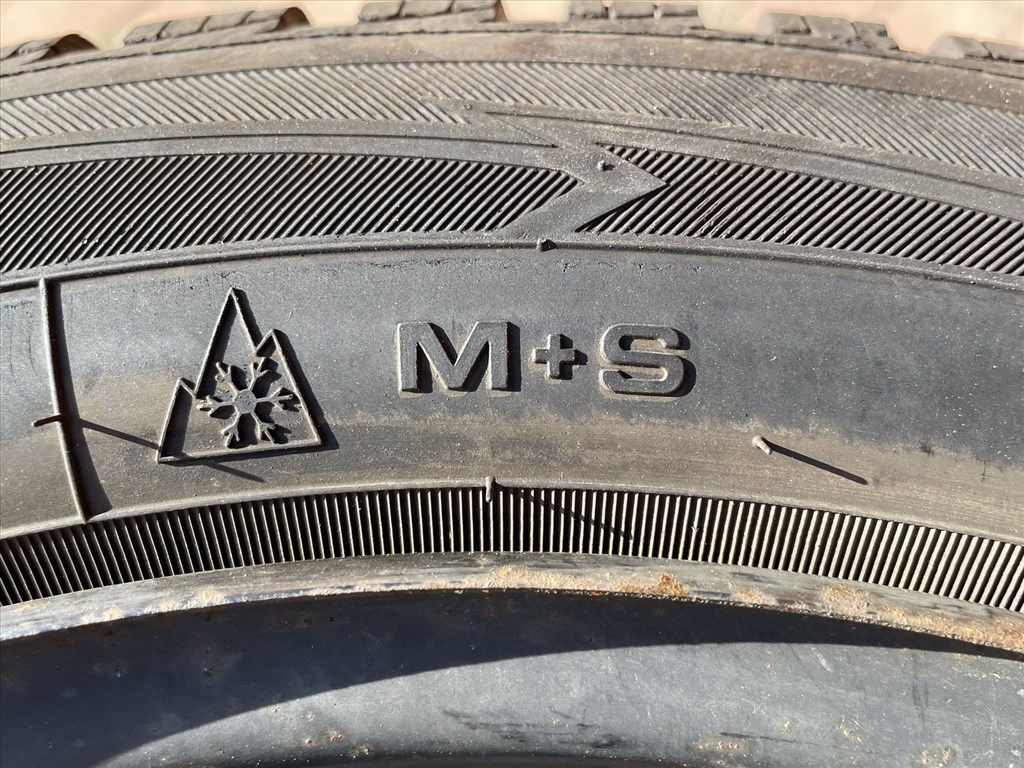  195/5516" használt Goodyear téli gumi gumi 6. kép