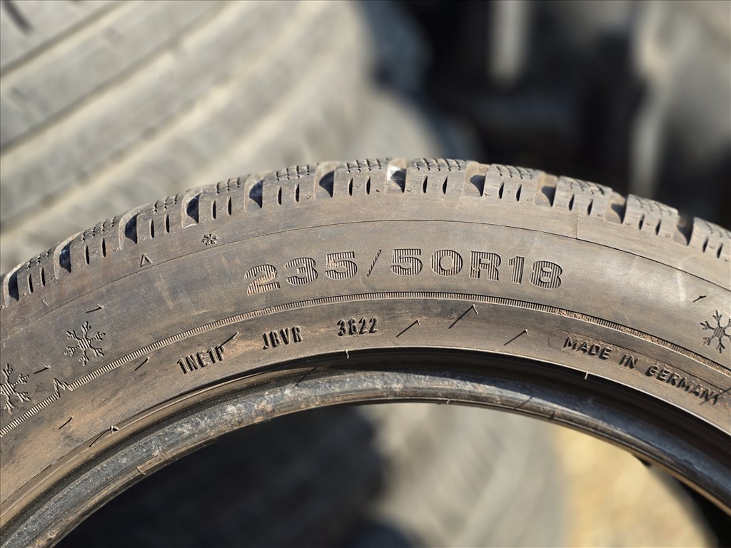  235/5018" újszerű Dunlop téli gumi gumi 2. kép