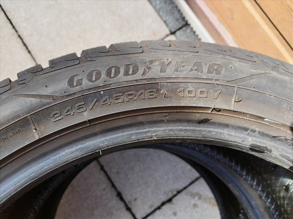  245/4518" újszerű Goodyear téli gumi 2 db 2023.48.hét 1. kép