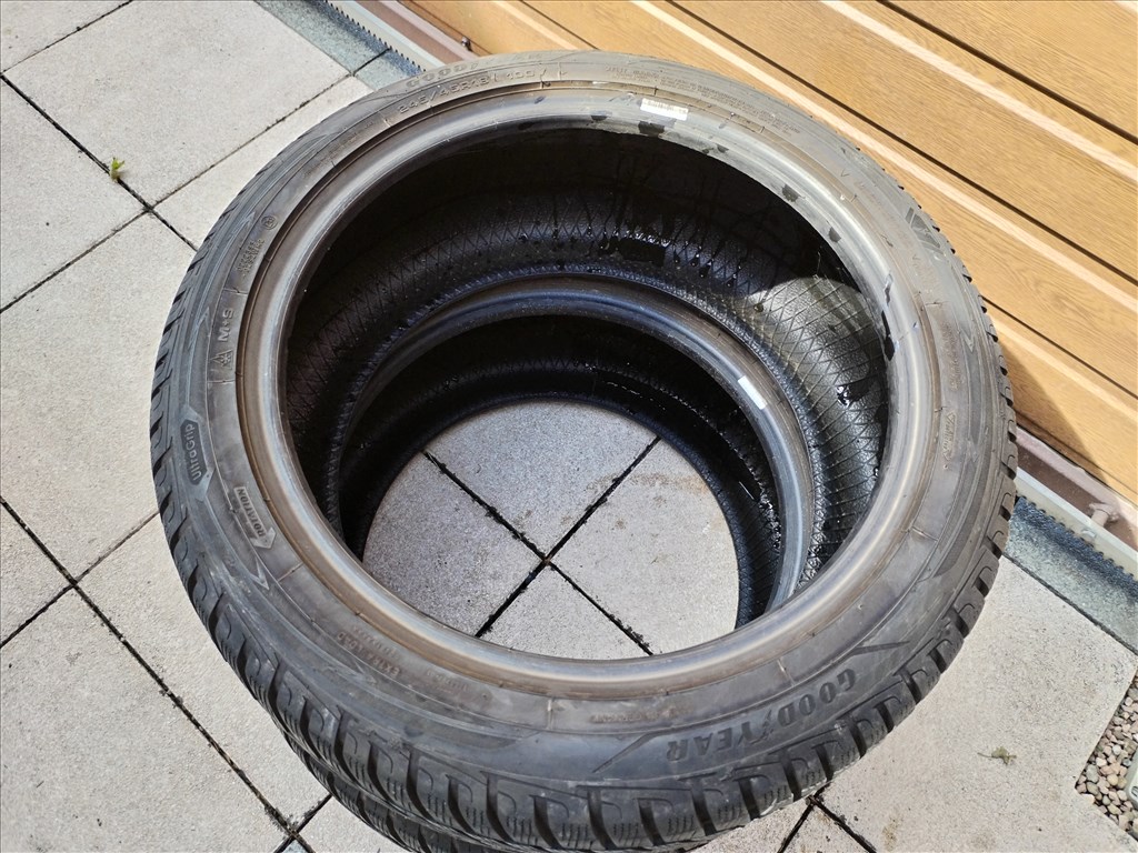  245/4518" újszerű Goodyear téli gumi 2 db 2023.48.hét 2. kép