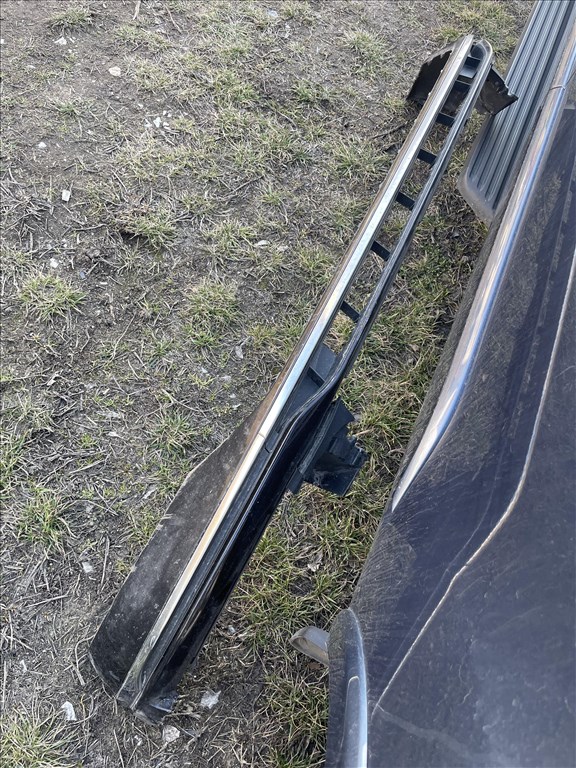 Volkswagen Passat B8 B8 VW Passat B8 első lökhárító koptató, króm léc 2. kép