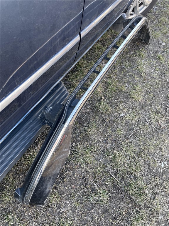 Volkswagen Passat B8 B8 VW Passat B8 első lökhárító koptató, króm léc 3. kép