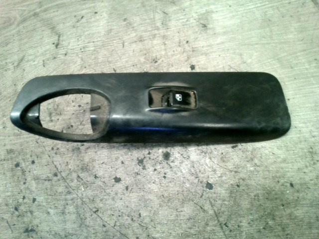 CHEVROLET Tacuma 02-08 Jobb első ablakemelő kapcsoló 1. kép