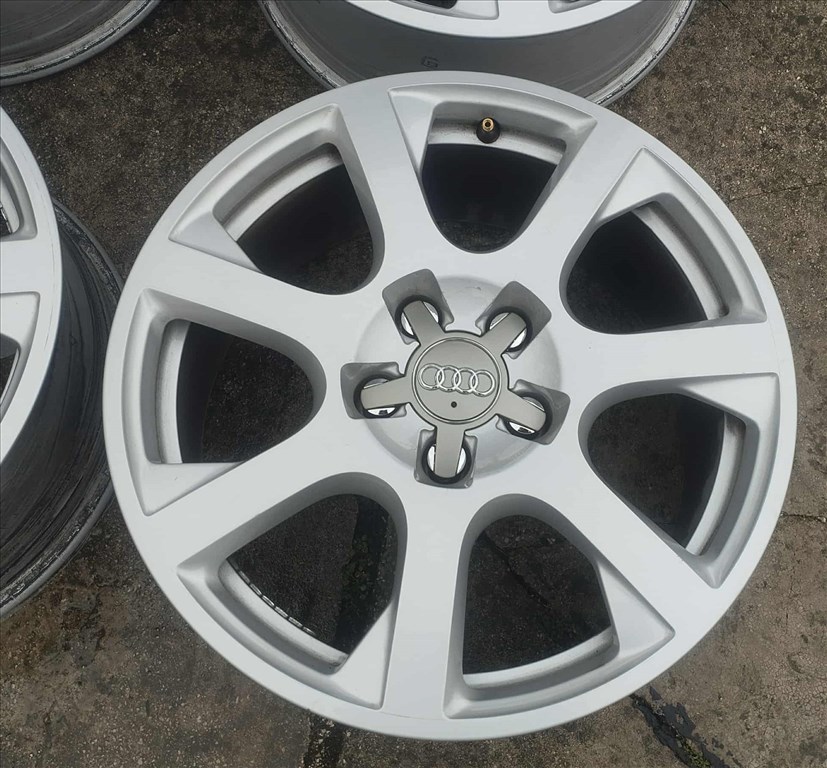 5x112 17 Audi gyári alufelni r17 " 66,5 agyméret Q5 A4 A6 Q3 3. kép