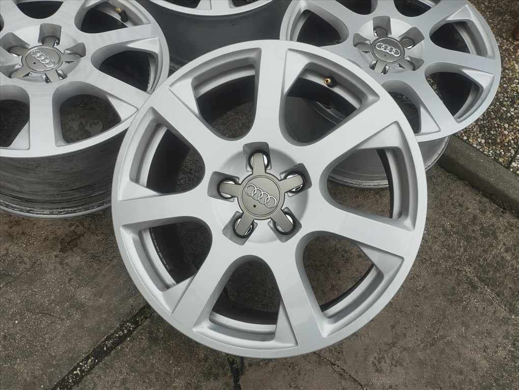 5x112 17 Audi gyári alufelni r17 " 66,5 agyméret Q5 A4 A6 Q3 1. kép