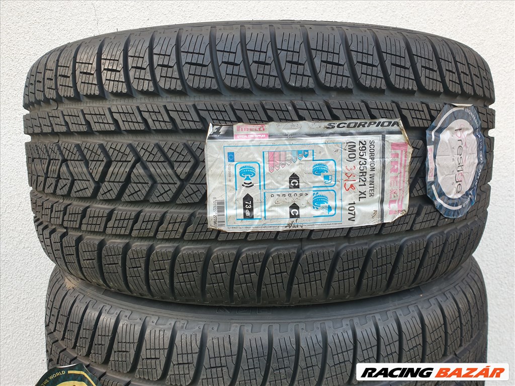  295/35 21 Pirelli Scorpion Winter TM 2. kép