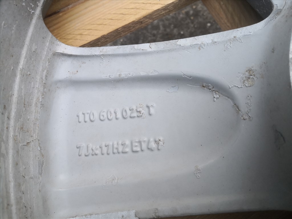 1db Volkswagen 17-es gyári alufelni 2. kép