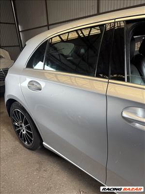 Mercedes A-osztály W177 jobb hátsó ajtó 