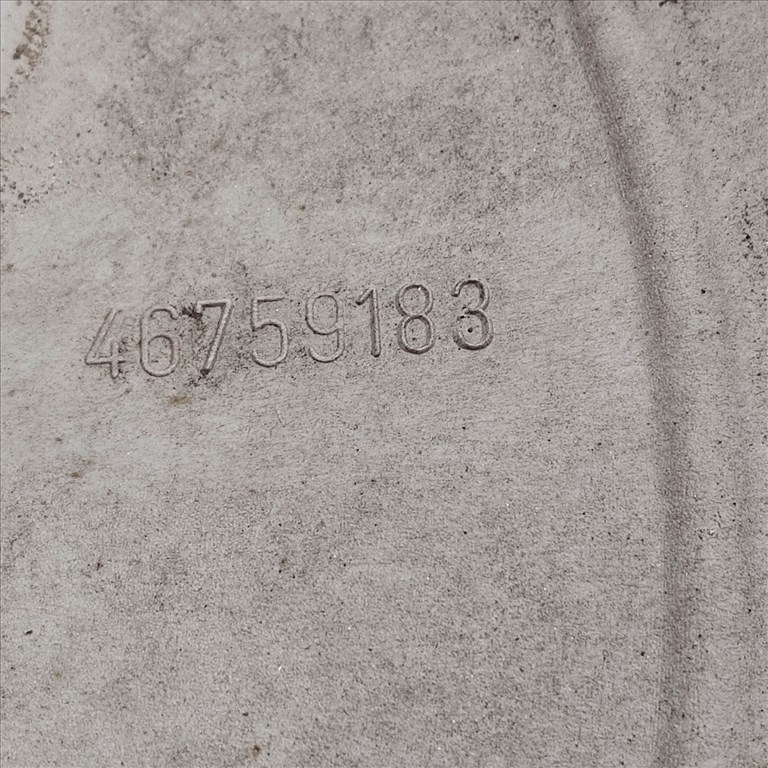 207792 Fiat Punto II.-III. 14"-os dísztárcsa a képen látható állapotban 46759183 3. kép