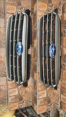 Subaru Outback hűtő díszrács 