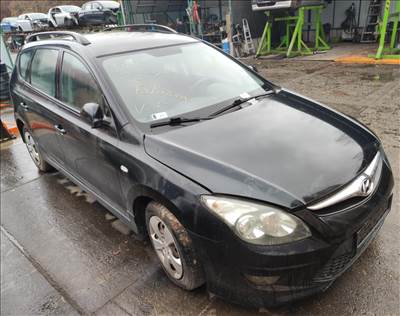 2011 Hyundai I30 CW FDH 1.6 diesel, 6 sebességes manuális - BONTÁS